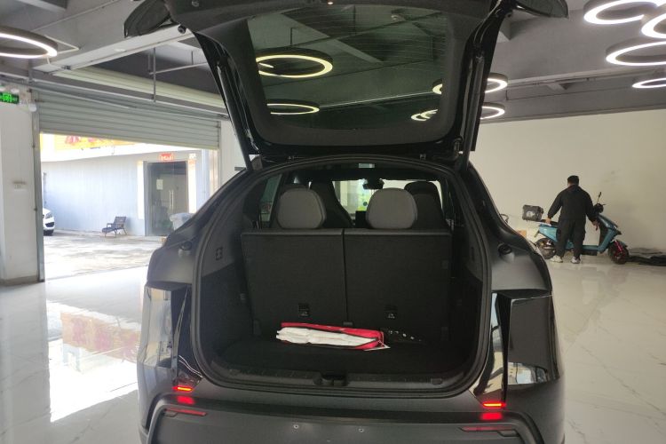 特斯拉 Model Y L 2025 汽车图片 #19