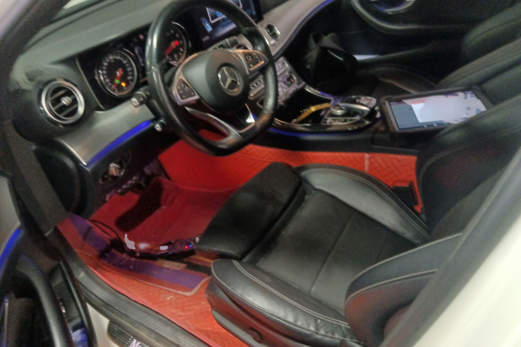 Mercedes-Benz E Class 2017 immagine di auto #19
