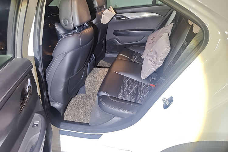 2015 car image #19