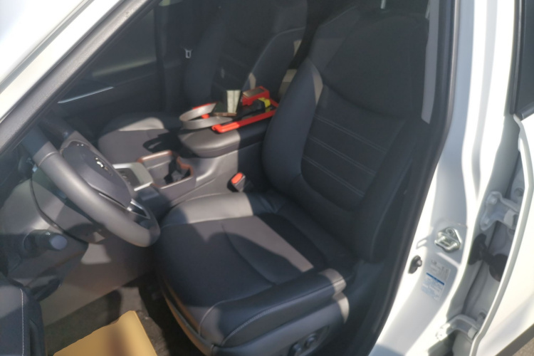 Toyota RAV4 2022 car image #19