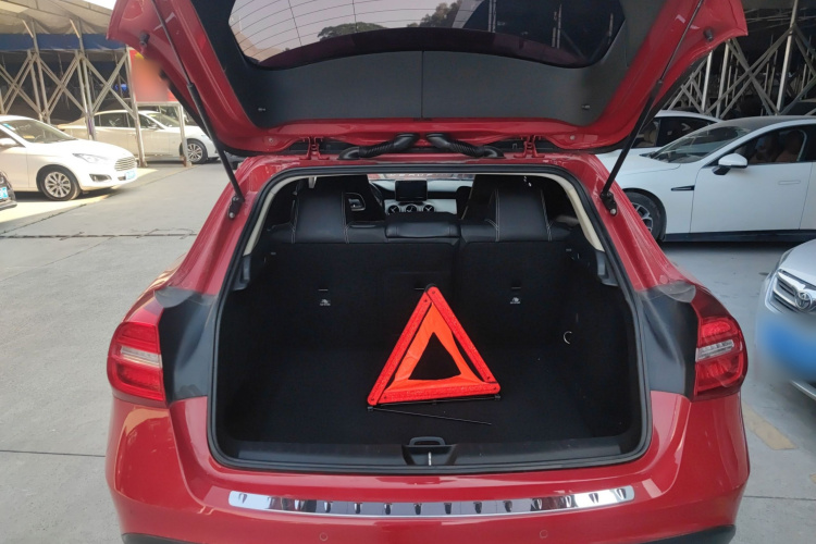 Mercedes-Benz GLA Class 2016 car image #19