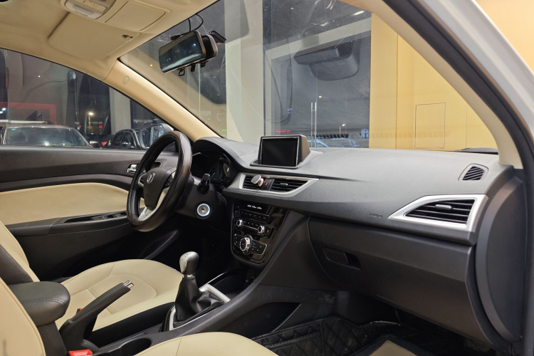 Changan Alsvin V7 2017 car image #19