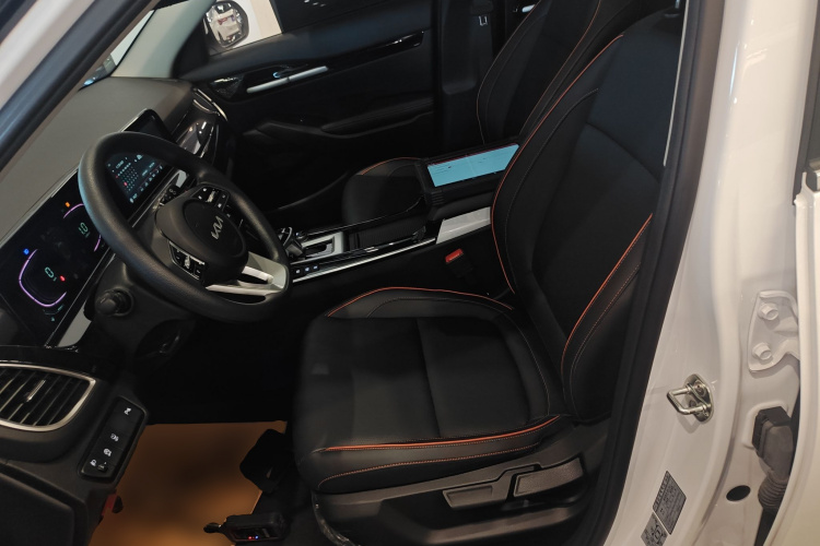 Kia Seltos 2025 car image #19