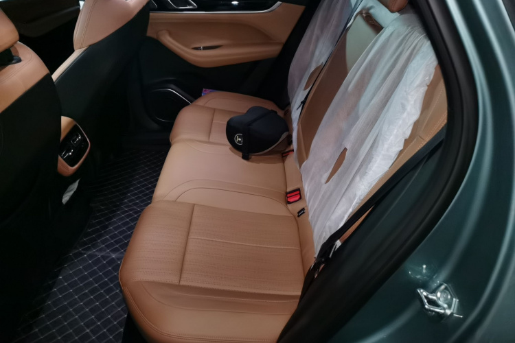GEELY Boyue L 2025 car image #19