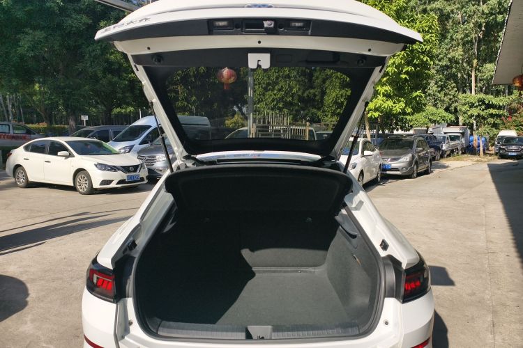 Volkswagen Lamando 2024 immagine di auto #19