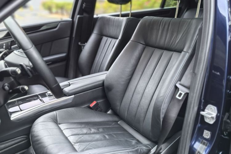 Mercedes-Benz E Class 2015 car image #19
