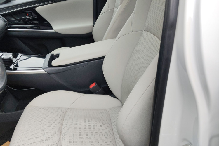 Toyota bZ4X 2022 immagine di auto #19