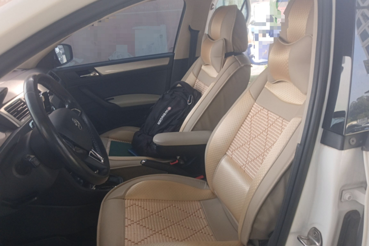 Skoda Rapid 2017 car image #19