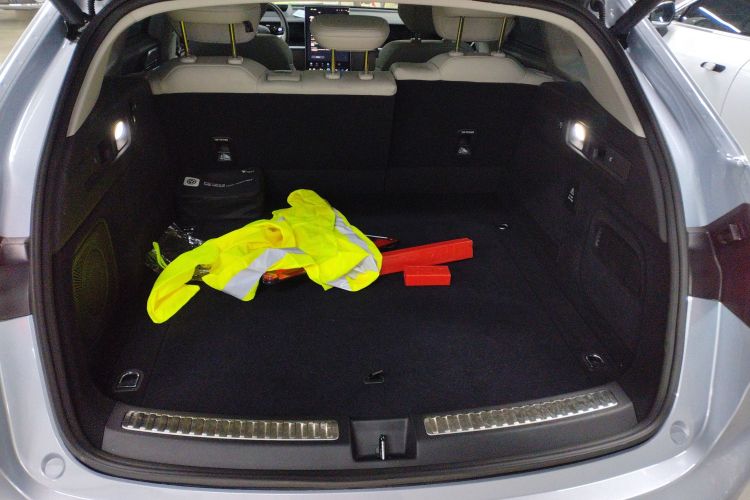 哪吒汽车 哪吒S猎装 2025 汽车图片 #19