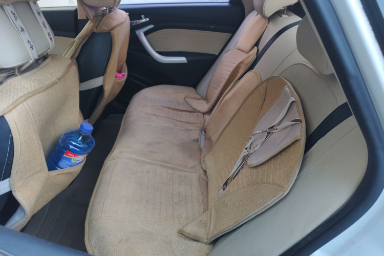 Changan Alsvin V7 2015 car image #19