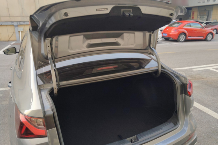 Roewe i5 2023 #19 Roewe i5 2023 car image #19