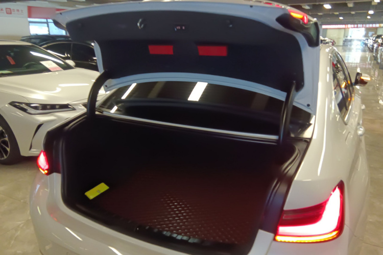 BMW 3 Series 2023 car image #19