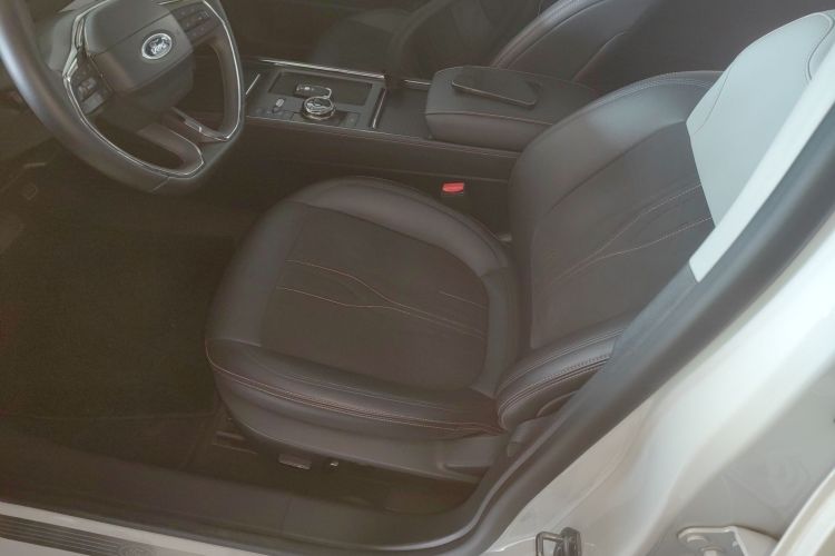Ford Mondeo 2022 car image #19