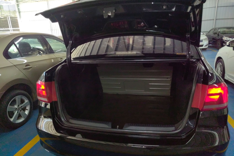 Santana 2014 car image #19