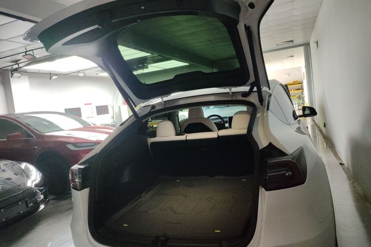 Tesla Model Y 2023 #19 Tesla Model Y 2023 car image #19