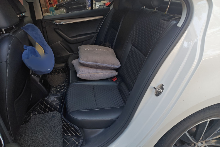 Skoda Octavia 2019 car image #19