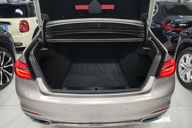 BMW 7 Series 2019 #19 BMW 7 Series 2019 car image #19