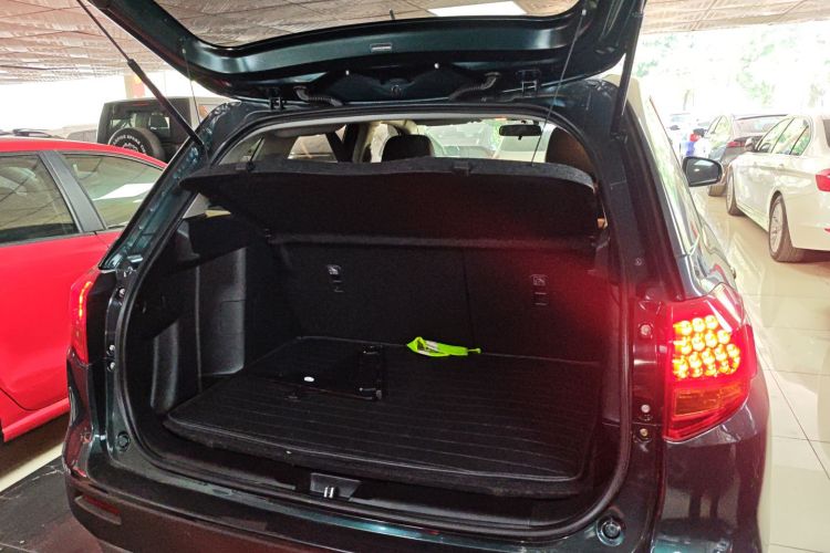 Suzuki Vitara 2018 car image #19