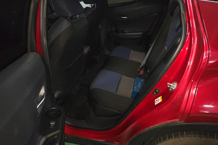 Toyota C-HR 2019 #19 Toyota C-HR 2019 car image #19