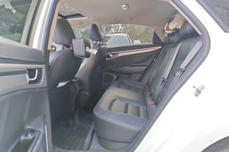 Emgrand GL 2017 #19 Emgrand GL 2017 car image #19