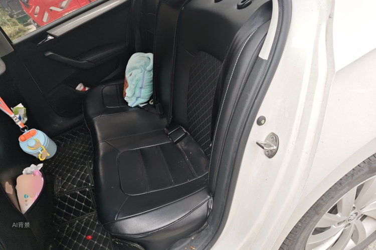 Skoda Rapid 2018 car image #19