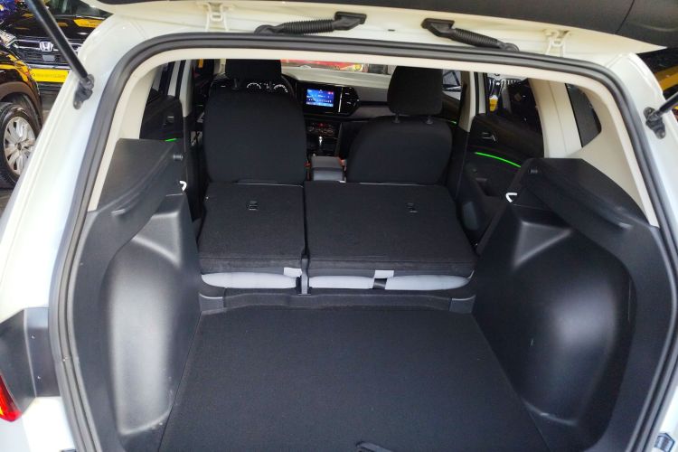 VS5 2019 car image #19