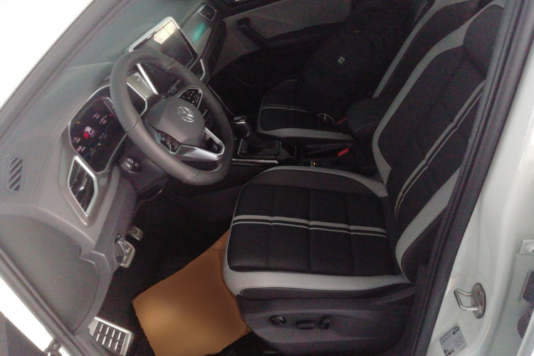 Volkswagen T-Roc 2023 car image #19