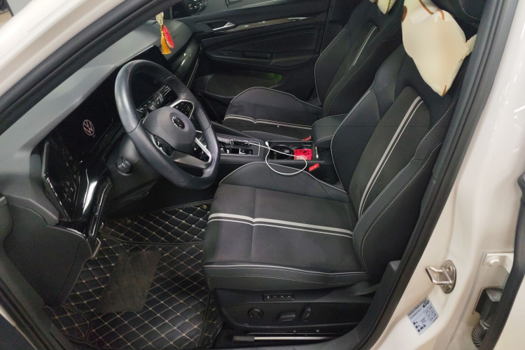 Volkswagen Golf 2021 car image #19