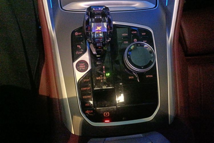 BMW X6 2022 car image #19