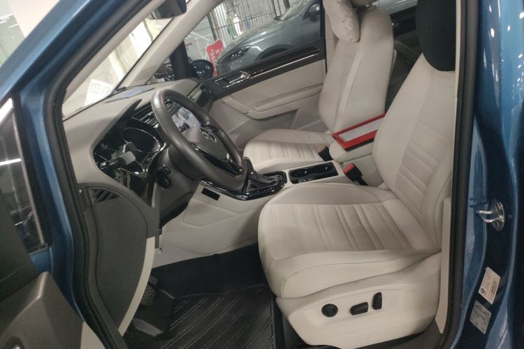 Volkswagen Touran 2018 immagine di auto #19