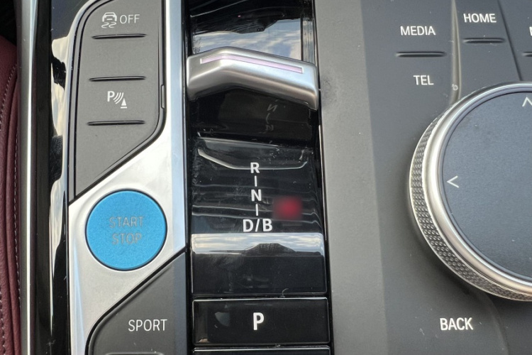 BMW i3 2022 car image #19