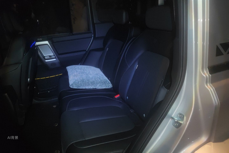 2025 car image #19
