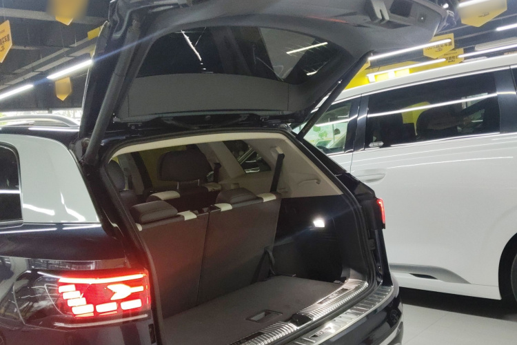 Volkswagen ID.6 Crozz 2022 immagine di auto #19