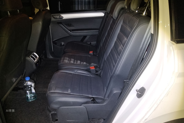 Volkswagen Touran 2018 immagine di auto #19