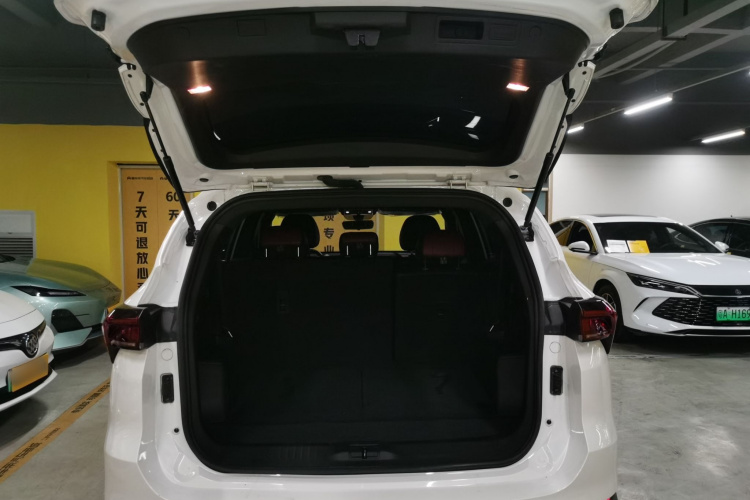 X70 PLUS 2022 car image #19