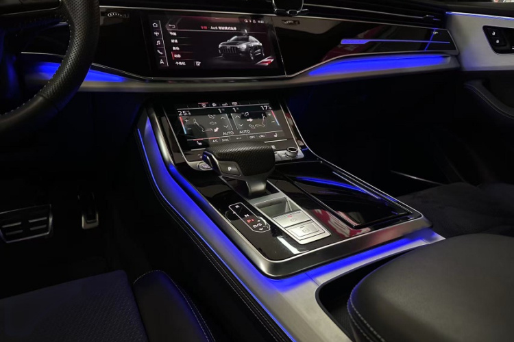 Audi Q8 2019 car image #19