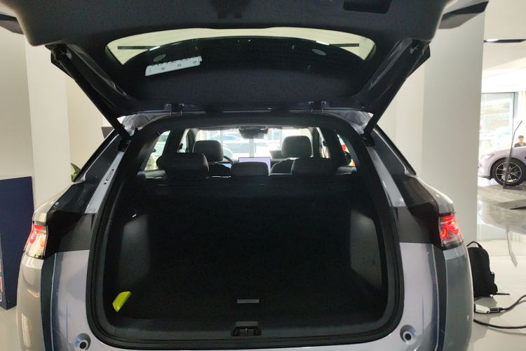 BYD SongL DM-i 2025 car image #19