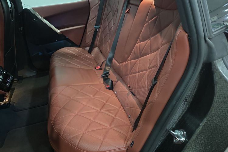 BMW iX 2024 immagine di auto #19