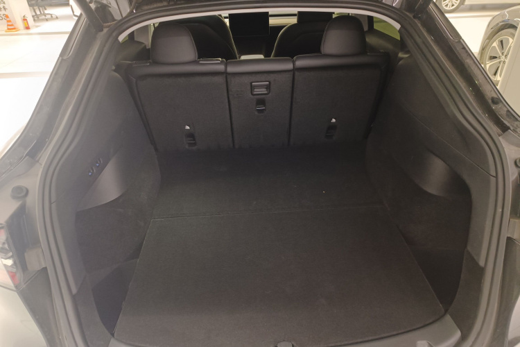 Tesla Model Y 2022 car image #19