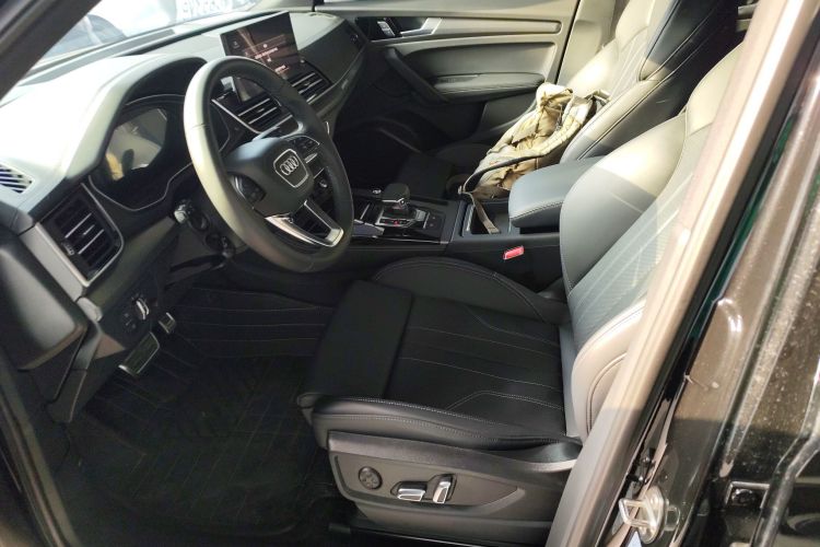 Audi Q5L 2025 car image #19