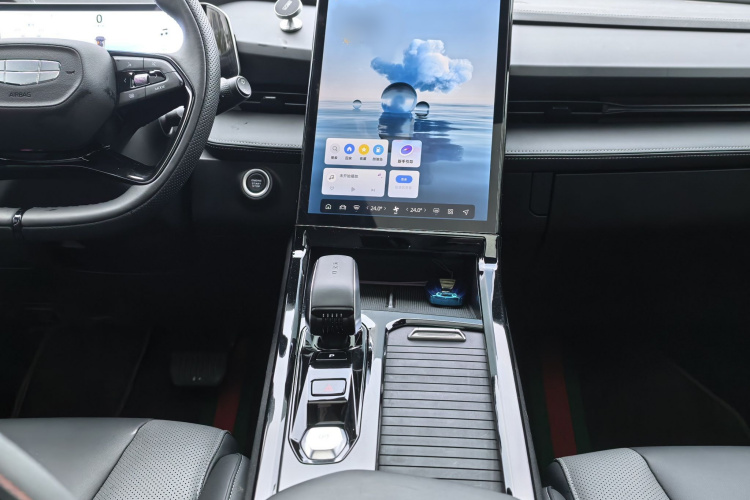 GEELY Boyue 2023 car image #19