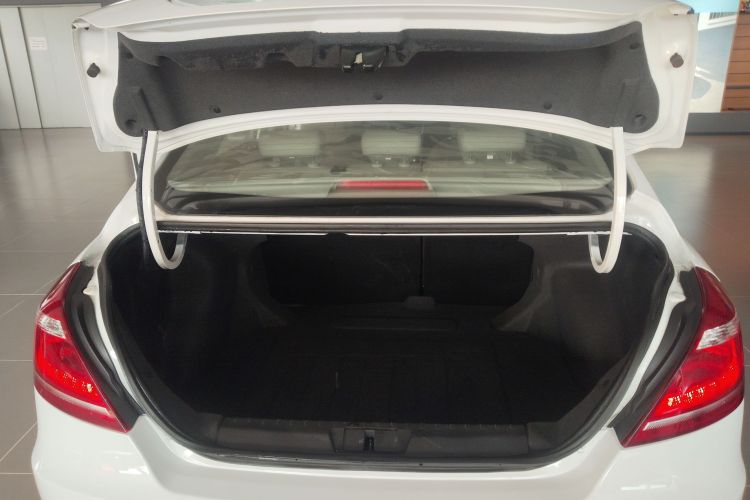 Emgrand 2016 car image #19
