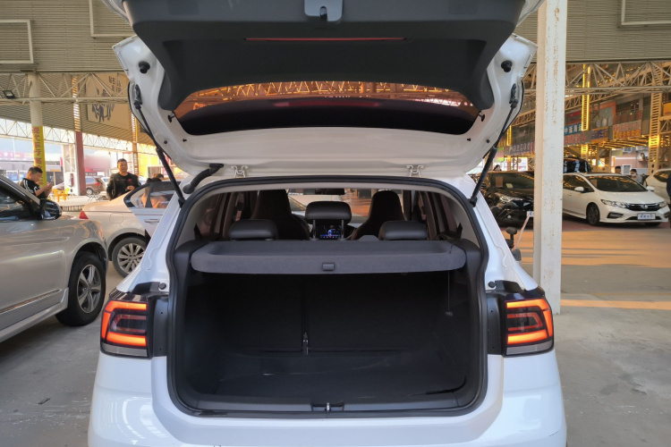 Volkswagen T-Cross 2019 car image #19