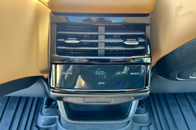 GEELY 2023 car image #19