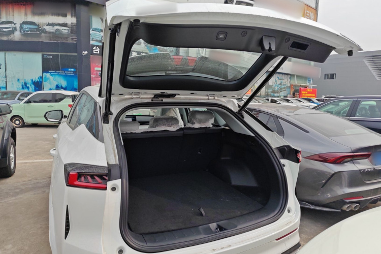 Changan UNI-Z PHEV 2025 #19 Changan UNI-Z PHEV 2025 car image #19