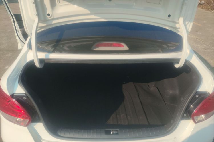 Kia 2019 car image #19