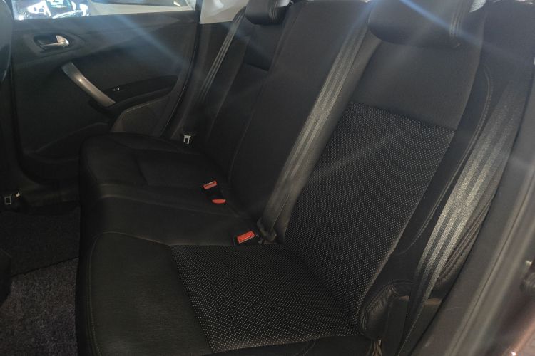 Peugeot 2008 2016 car image #19