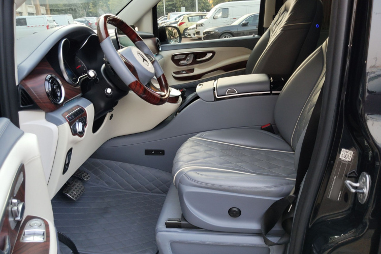 Mercedes-Benz V Class 2020 car image #19