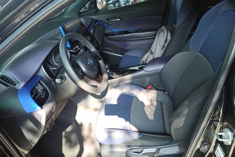 Toyota C-HR 2018 car image #19