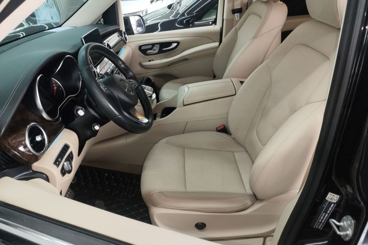 Mercedes-Benz V Class 2020 car image #19